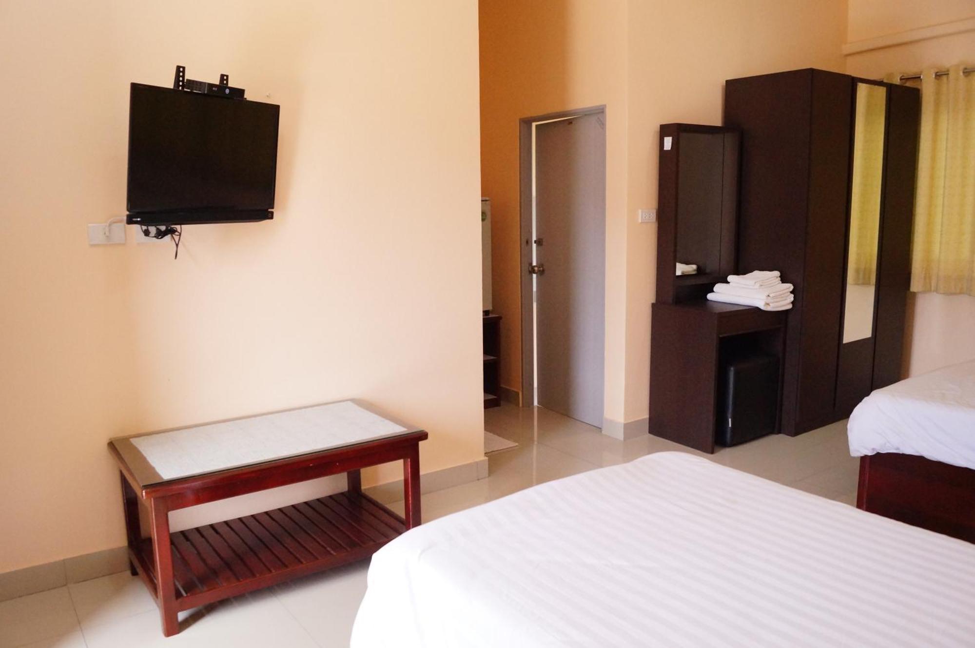 Jirasin Hotel & Apartment Ranong Phòng bức ảnh