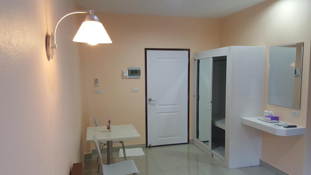 Jirasin Hotel & Apartment Ranong Phòng bức ảnh