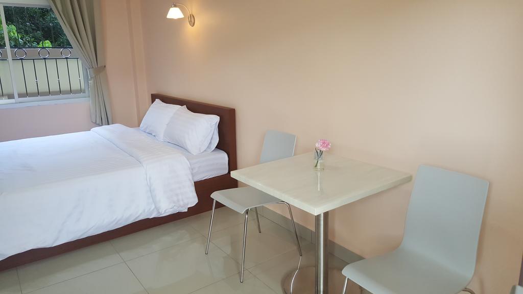 Jirasin Hotel & Apartment Ranong Phòng bức ảnh